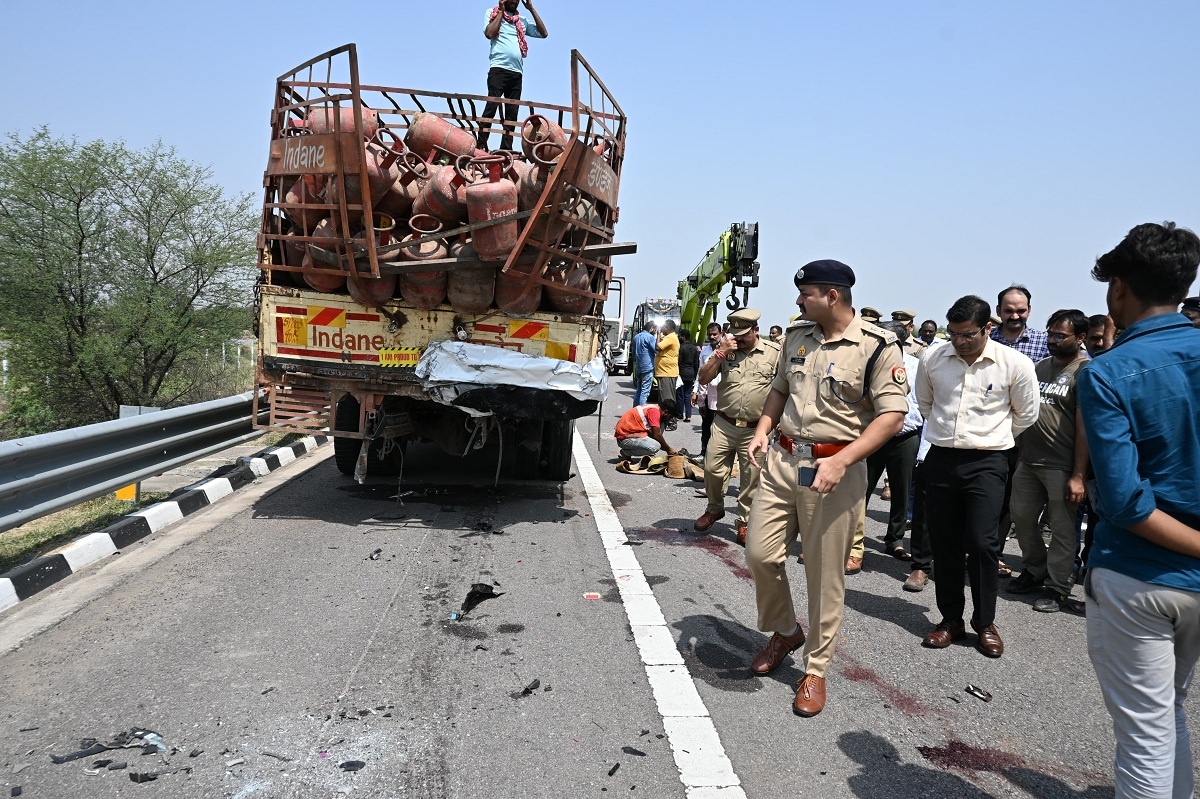 in Banda Scorpio crashes on Bundelkhand Expressway-four dead