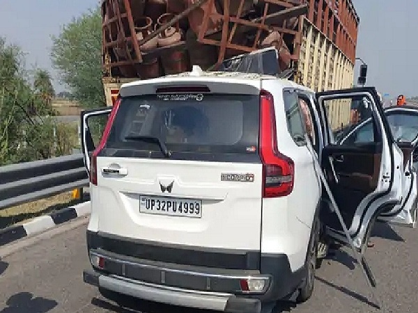 बांदा में बड़ा हादसा-बुंदेलखंड एक्सप्रेसवे पर स्काॅर्पियो सवार चार की मौत-युवती गंभीर