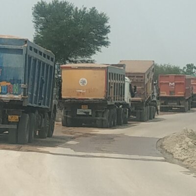 सख्ती बेअसर, बांदा में एमपी बार्डर से ओवरलोड खनन ट्रकों की एंट्री फिर चालू