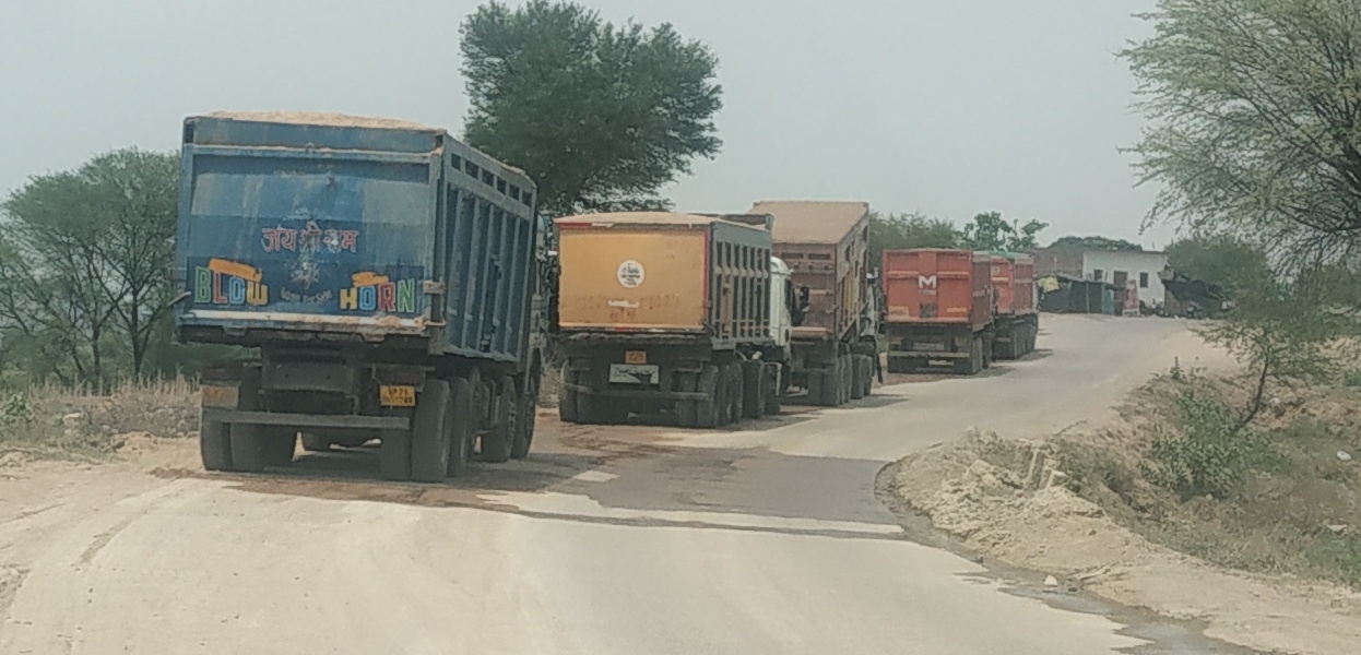 Overloading by Madhya Pradesh mafia ruins UP roads in Banda