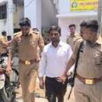 सीतापुर में धर्मांतरण करा रहे 16 लोगों की पूरी टीम गिरफ्तार..