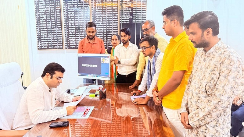Youths submitted memorandum to Banda DM against illegal mining