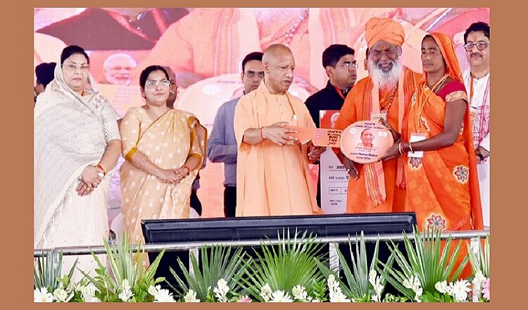उन्नाव में सीएम योगी ने दी करोड़ों की सौगात और विपक्ष पर तीखा हमला