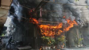 21-people-died-and-several-were-injured-in-delhi-hotel-fire