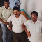 यूपी में इस जिले में डिप्टी CMO रिश्वत लेते रंगे हाथों गिरफ्तार..