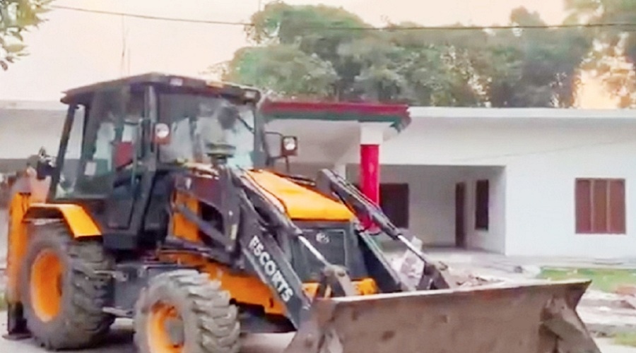 District administration in Sitapur demolishes SP office using bulldozer