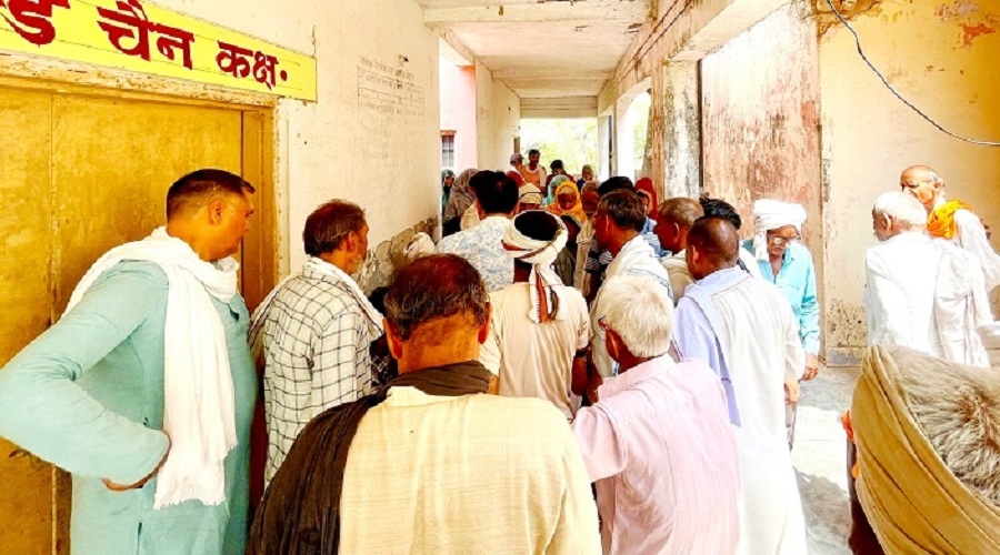 Free eyecamp of former MLA in Banda