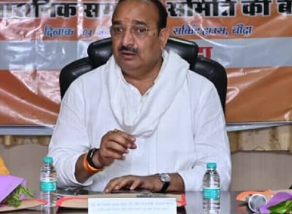 बांदा पहुंचे प्रभारी मंत्री दिनेश प्रताप सिंह, नेताओं ने किया स्वागत 
