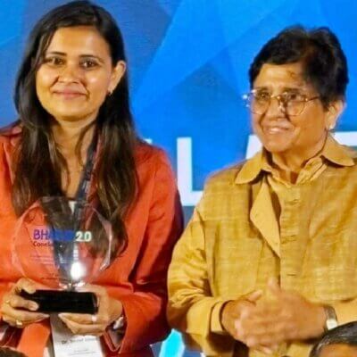 बांदा की बेटी डाॅ. सदफ खान को किरन बेदी ने किया सम्मानित