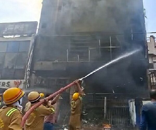 दुखद: लखनऊ में कोचिंग में आग-15 की मौत, 12 छात्र-3 छात्राएं, CM Yogi..