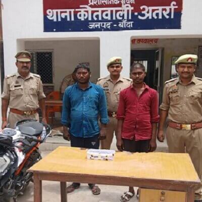 Banda: हाथ में कानपुर से चोरी बाइक-कमर में तमंचा, बांदा पुलिस ने पकड़ा