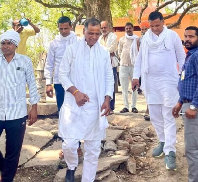 temperature rises in Banda Tindwari over former MLA DaljitSingh's wall painting