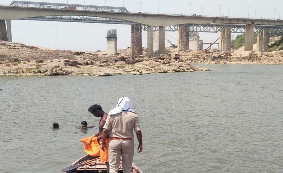 Two youths drowned in Banda, HindiNews