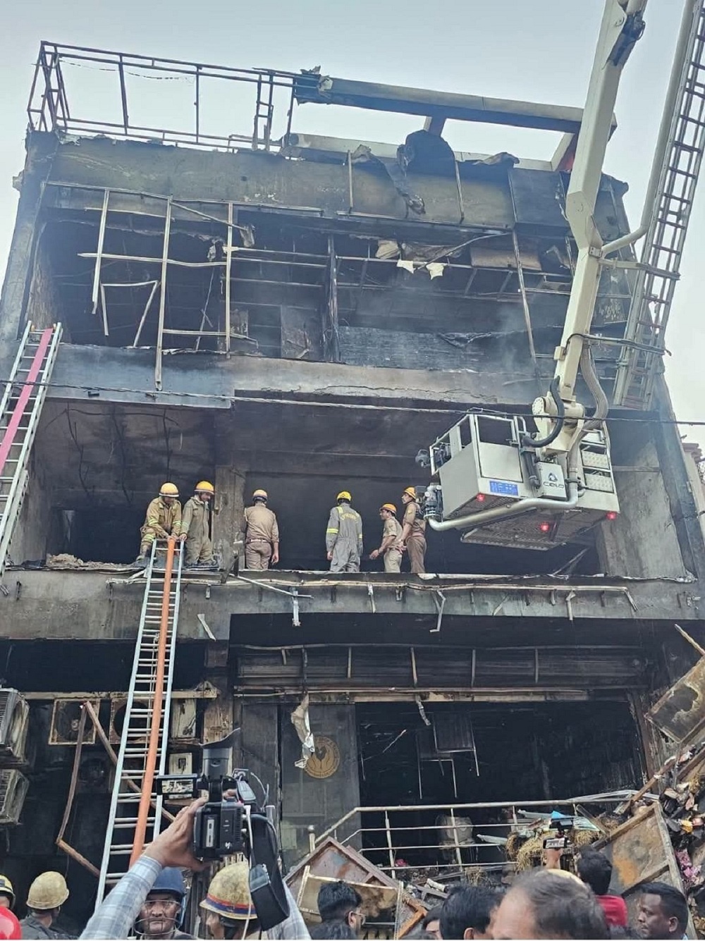 CMYogi at lucknow-coaching-centre-fire
