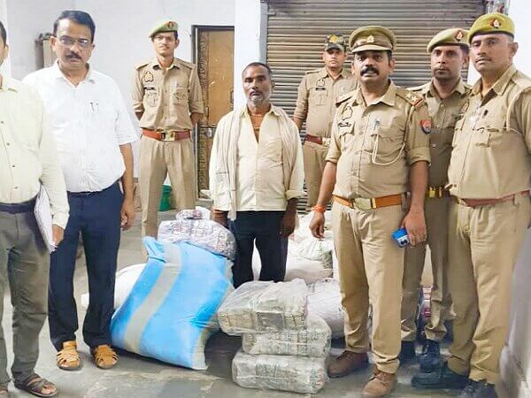 बांदा: घर में चला रहा था नकली गुटखा फैक्ट्री-पुलिस ने छापा मारकर पकड़ा