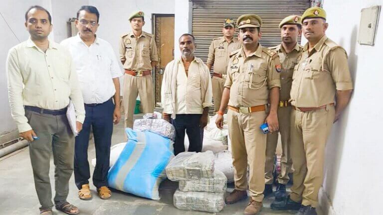 in-banda-police-raided-house-and-busted-fake-gutkha-factory