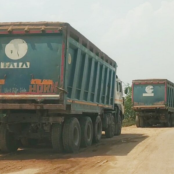 बांदा की सड़कें बर्बाद करते बेलगाम एमपी के ओवरलोड खनन ट्रक-RTO विभाग..