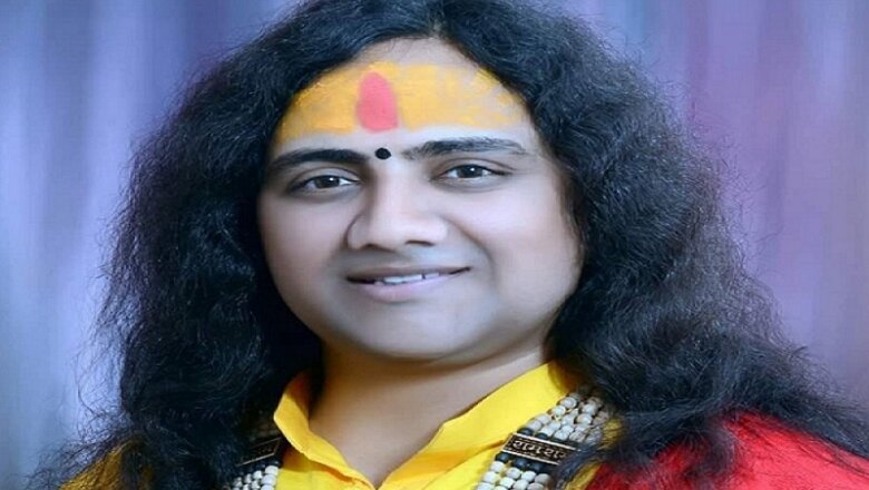 यूपी: रेप आरोपी कथावाचक पवन देव महाराज पर 15 हजार का ईनाम