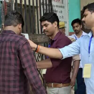 यूपी पुलिस भर्ती: बांदा में उम्र छिपाकर परीक्षा देने पहुंचा अभ्यर्थी पकड़ा गया