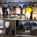 बांदा पुलिस ने पकड़ा लाखों का जुआ, लग्जरी कारों संग 8 गिरफ्तार, पढ़े पूरी खबर..