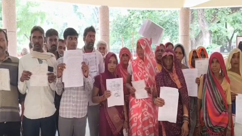 बांदा में दलितों की जमीन पर भू-माफियाओं ने किया कब्जा-डीएम कार्यालय में..