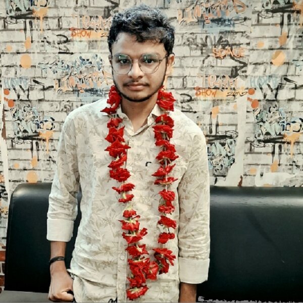 होनहार: बांदा में किसान के बेटे ने NEET परीक्षा की पास, परिवार में छाईं खुशियां