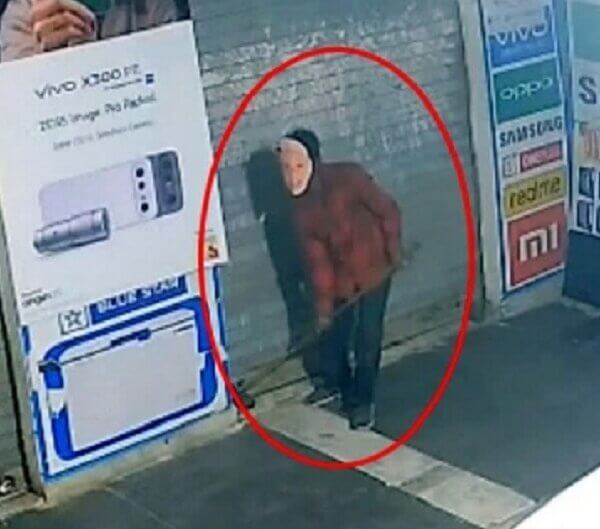 पीएम मोदी का मुखौटा पहन चोरों ने लाखों के मोबाइल किए चोरी