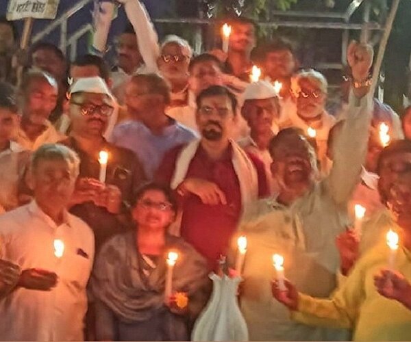 बांदा में कांग्रेसियों ने छात्र-छात्रों को दी श्रद्धांजलि