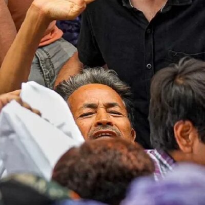 सोनम वांगचुक को अस्पताल उठा ले गई पुलिस-अभिजीत दीपके का अनशन शुरू
