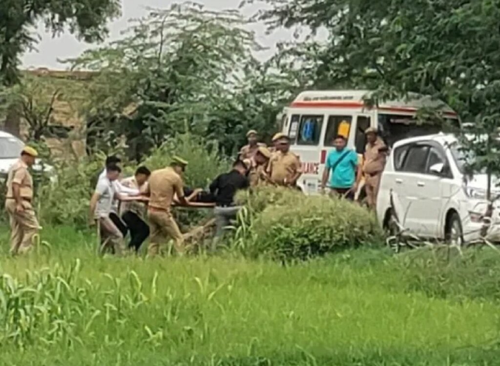 एनकाउंटर के बाद पुलिस कर्मी।