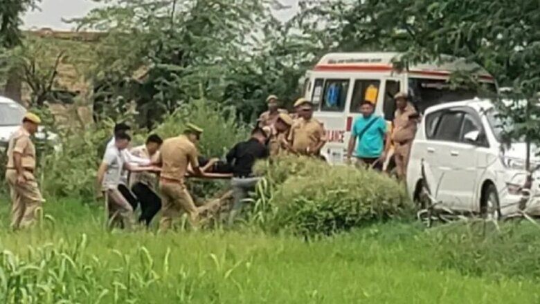 एनकाउंटर के बाद पुलिस कर्मी।