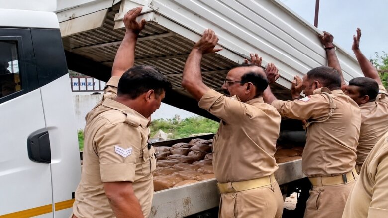 UP: पुष्पा स्टाइल में तस्करी-हाइड्रोलिक चेंबर में छिपा मिला गांजा, 2 गिरफ्तार