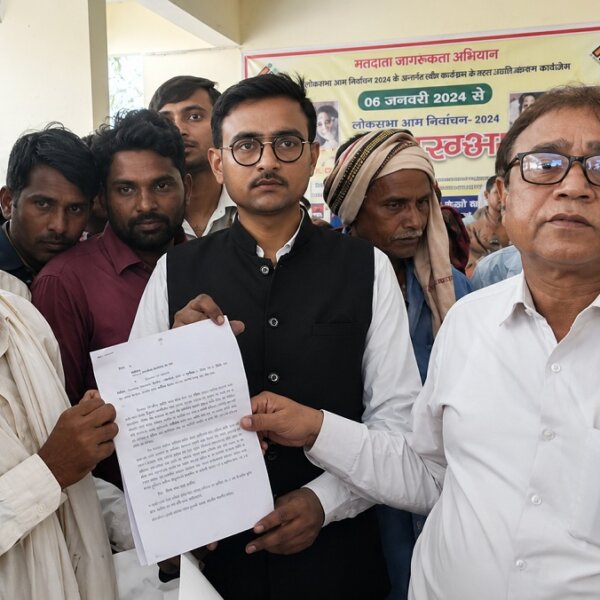 बांदा में ग्रामीणों का CM को ज्ञापन-उठाई यह मांग..