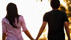 प्रेमी युगल के आत्महत्या करने की खबर में सांकेतिक तस्वीर।