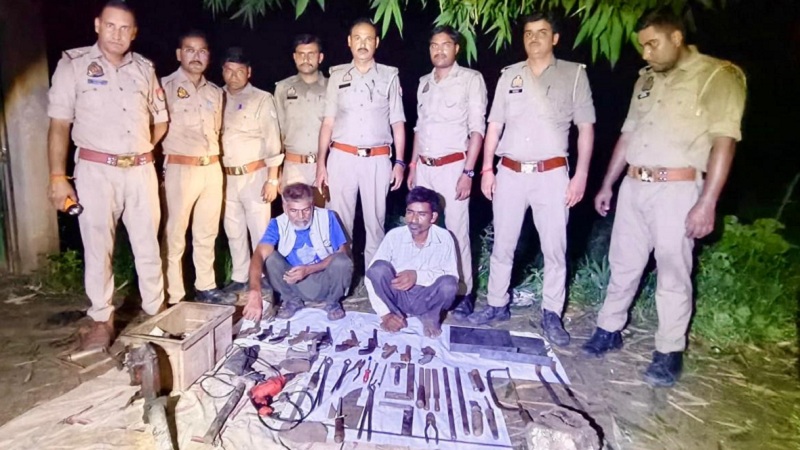 बांदा में अवैध हथियारों का जखीरा और पुलिस हिरासत में दोनों अभियुक्त