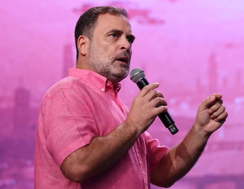 छात्रों की गूंज कार्यक्रम में बोलते लोकसभा में नेता प्रतिपक्ष राहुल गांधी।
