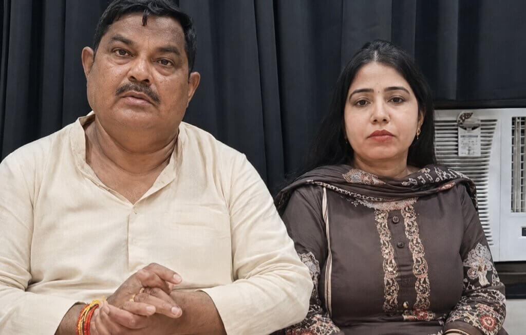 समधी द्वारा 25 शादी कर ठगी करने का खुलासा करते बीजेपी विधायक ज्ञान तिवारी और उनकी बेटी डाॅ. प्रज्ञा तिवारी।
