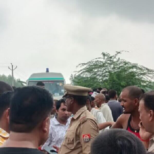 सीतापुर में दो कांवड़िए हाईटेंशन लाइन की चपेट में आए, 2 की मौत, 3 की हालत गंभीर