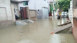 बांदा शहर में बारिश से जलभराव।