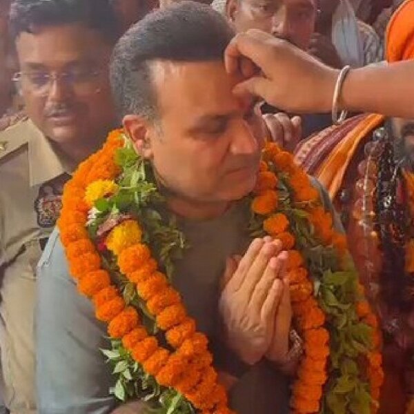 अयोध्या में वीरेंद्र सहवाग ने किए रामलला के दर्शन