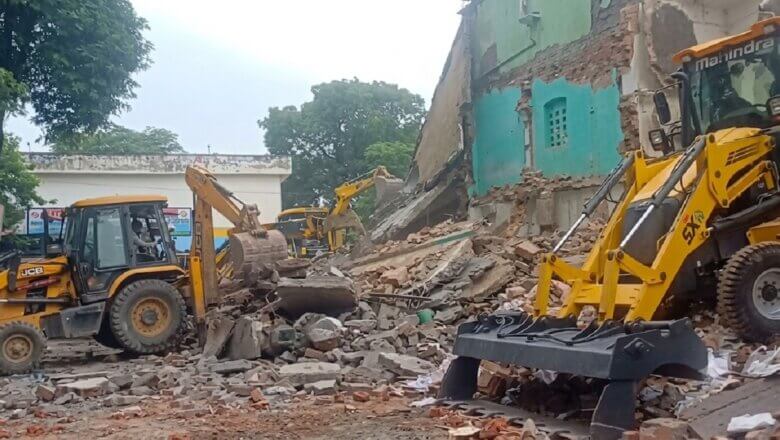 सहारनपुर कलेक्ट्रेट में प्रशासन ने मस्जिद ढहाई, MP इकरा हसन हाउस अरेस्ट