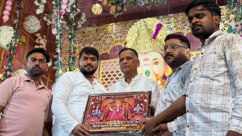 बांदा: तिंदवारी पूर्व विधायक ने गणेश पंडाल में की मंगल आरती