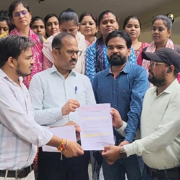 बांदा: सामुदायिक स्वास्थ्य अधिकारियों ने दी 28 से आंदोलन की चेतावनी