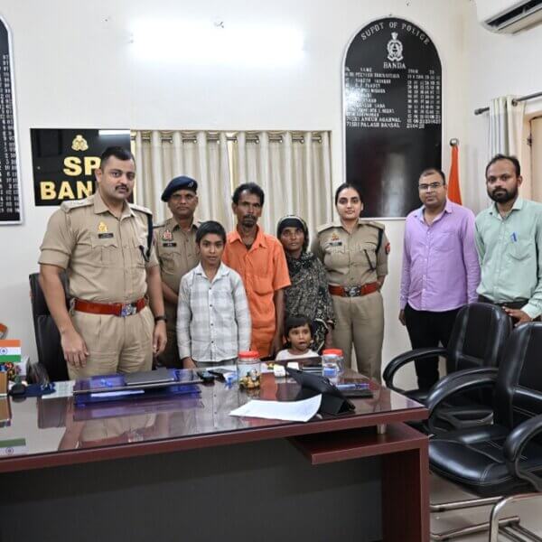 बांदा पुलिस का सफल ऑपरेशन मुस्कान, 14 साल के मासूम को घर पहुंचाया