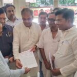 बांदा में व्यापारियों ने UPI चार्ज के खिलाफ किया प्रदर्शन, ज्ञापन