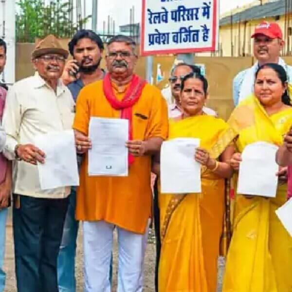 बांदा से कई ट्रेनों को रोज चलाने की मांग-रेलमंत्री को ज्ञापन