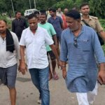 बांदा: तिंदवारी पूर्व विधायक दलजीत सिंह ने किया बाढ़ प्रभावित क्षेत्र का दौरा