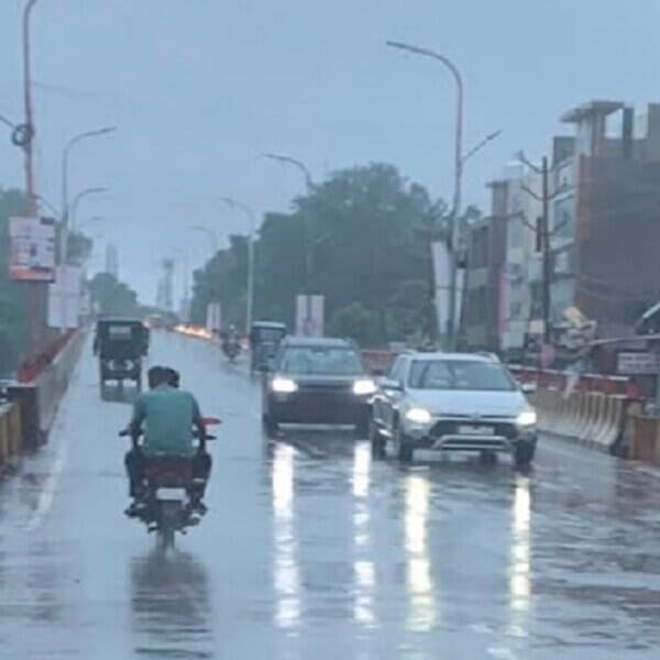मौसम अलर्ट: यूपी में आज और कल इन 25 जिलों में भारी बारिश की चेतावनी..
