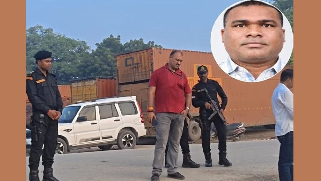 वाराणसी में नक्सली कमांडर के एनकाउंटर के बाद मौके पर ATS के लोग