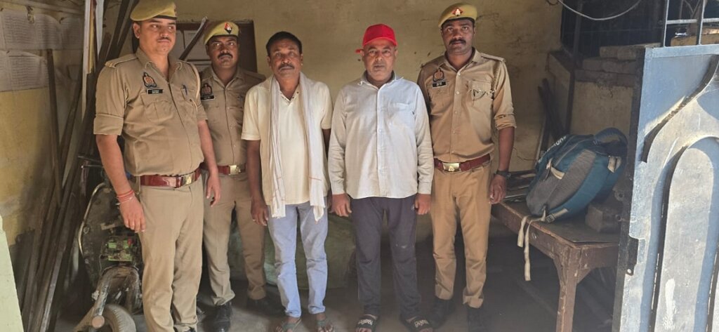 बांदा पुलिस की हिरासत में सगे भाइयों के हत्यारोपी